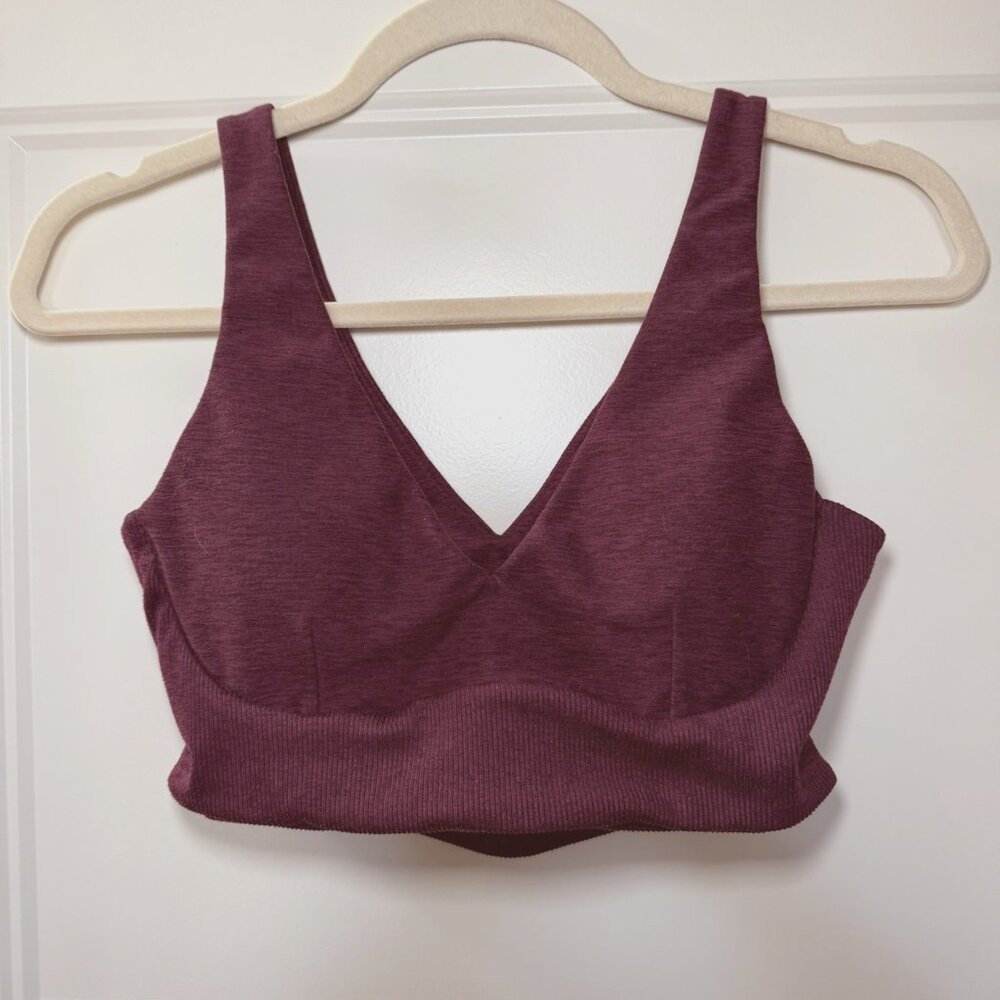 Victoria's Secret sports bra, size sm, burgundy, light hold